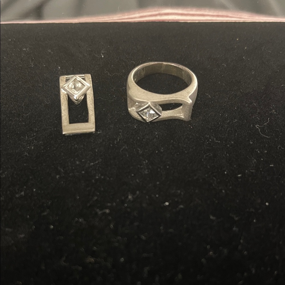 Silver Women’s ring and pendant Set